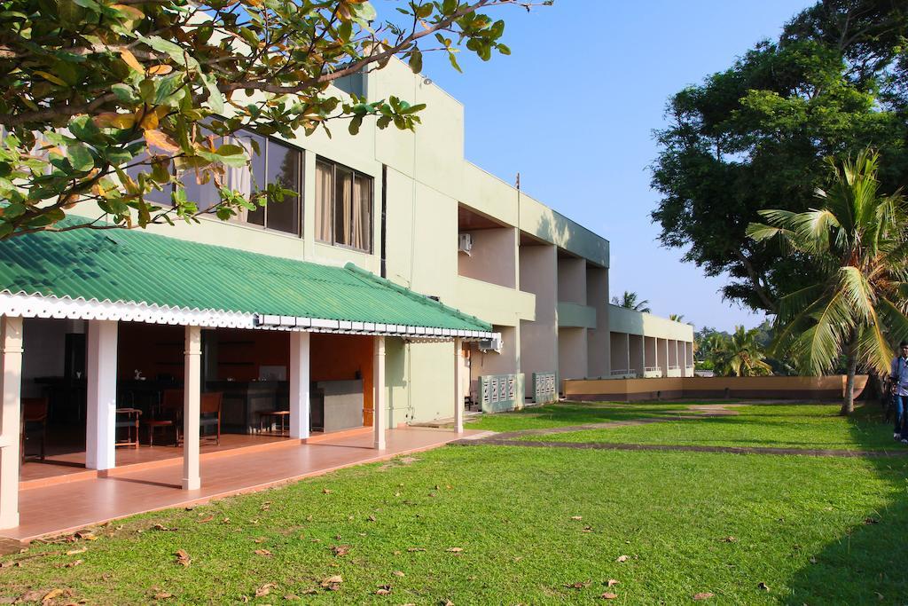 Fishermans Bay Hotel Weligama Exterior photo