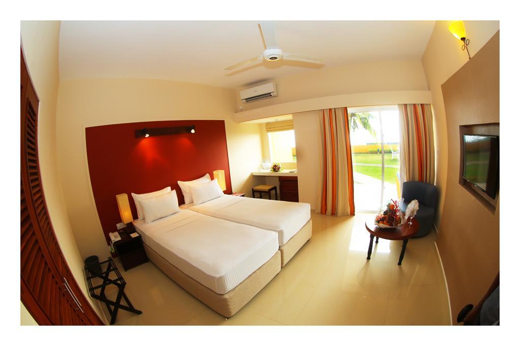 Fishermans Bay Hotel Weligama Room photo