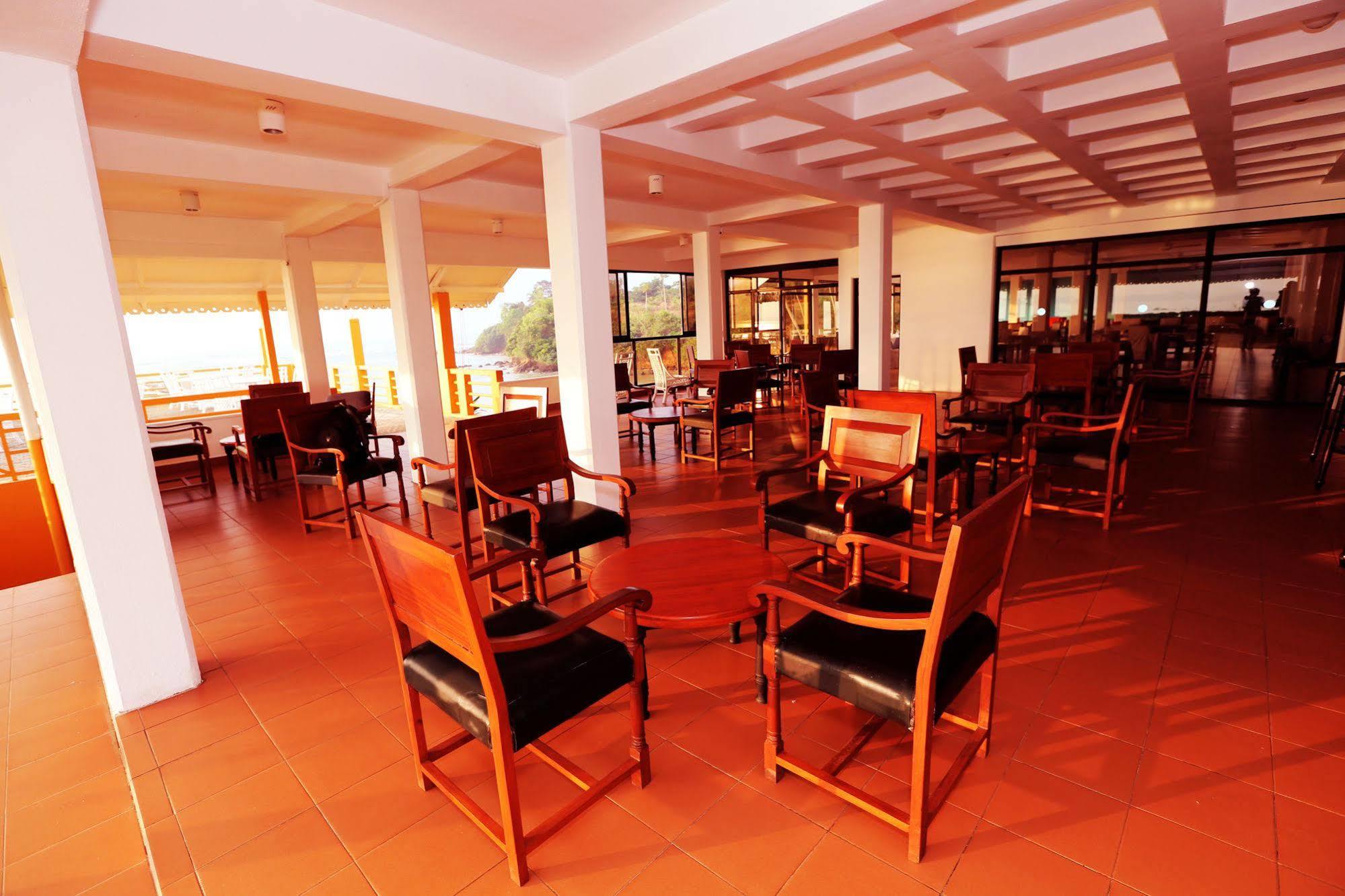 Fishermans Bay Hotel Weligama Exterior photo